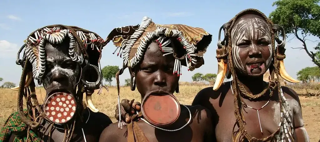Lip stretchin practice: ethiopia!